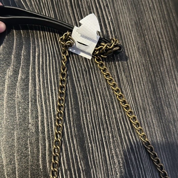 Nightmare before Christmas- Heart-Shaped Black Bag with Gold Chain - Picture 5 of 8